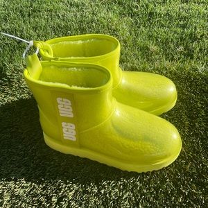 Women’s UGG Classic Clear Mini Boots sz 7
